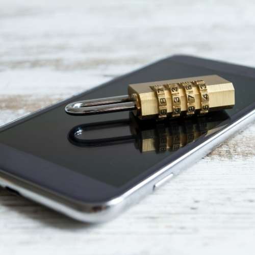 La caída no pregunta cuánto costó tu teléfono: baja o alta gama merece ser protegido.